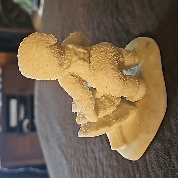 Dept 56 Snowbabies “I'll Put Up The Christmas Tree" - Picture 4 of 6